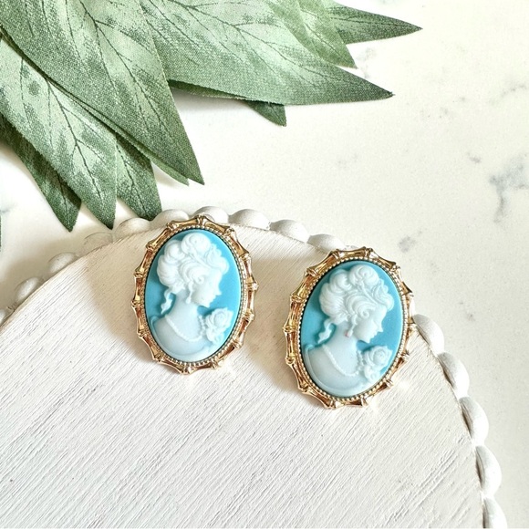 2/$30🌵 Baroque Victorian Blue Cameo Woman Gold Gilded Earrings NEW Stud Jewelry - Picture 4 of 7